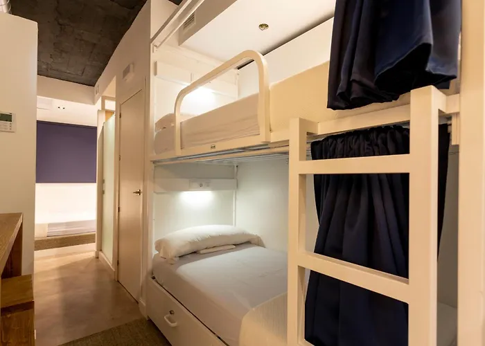 Stop Ab Хостел Малага