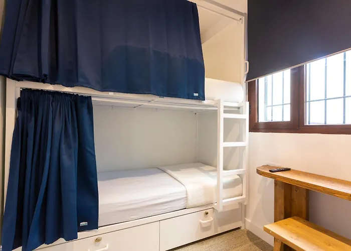 Stop Ab Хостел Малага